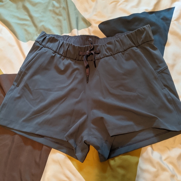 Lululemon On the Fly Shorts size 8 - Picture 3 of 7